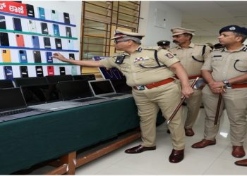 ಮೊಬೈಲ್ ಪೋನ್ ಕಳುವು ಮಾಡತ್ತಿದ್ದ ಓರ್ವ ವ್ಯಕ್ತಿಯ ವಶ.  10 ಲಕ್ಷ ಮೌಲ್ಯದ 45 ಮೊಬೈಲ್ ಫೋನ್‌ಗಳ ವಶ