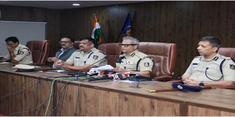 ಜಾತ್ರೆ, ದೇವರ ಉತ್ಸವ, ಶುಭ ಸಮಾರಂಭಗಳಿಗೆ ಬರುವ ವಯಸ್ಸಾದ ವೃದ್ಧರ ಚಿನ್ನಾಭರಣ ಕಳವು ಮಾಡಿದ್ದ ಇಬ್ಬರು ವಶ.