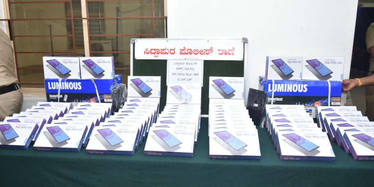 ನಕಲಿ ಕೀ ಬಳಸಿ 62-ಲಿನೋವಾ ಟ್ಯಾಬ್ & 2-ಬ್ಯಾಟರಿಗಳನ್ನು, ಕಳತನ ಮಾಡಿದ್ದ ಓರ್ವ ವ್ಯಕ್ತಿಯ ಬಂಧನ, ಮೌಲ್ಯ 7 19 ಲಕ್ಷ.