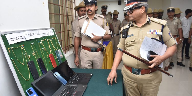 ಮನೆಗಳಲ್ಲಿ ಕಳ್ಳತನ ಮಾಡುತ್ತಿದ್ದ ಇಬ್ಬರು ವ್ಯಕ್ತಿಗಳ ಬಂಧನ.