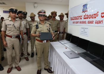 ದರೋಡೆ ಹೊಂಚು ಹಾಕುತ್ತಿದ್ದ ಹೊರರಾಜ್ಯದ ಮೂವರು ವ್ಯಕ್ತಿಗಳ ಬಂಧನ 7 ಲ್ಯಾಪ್‌ಟಾಪ್‌ಗಳ ವಶ, ಮೌಲ್ಯ ‍5.85 ಲಕ್ಷ.