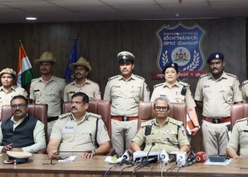 ಹಗಲು ಕನ್ನ ಕಳವು ಮಾಡಿದ್ದ ಮೂವರು ವ್ಯಕ್ತಿಗಳ ಬಂಧನ, 30.5 ಲಕ್ಷ ಮೌಲ್ಯದ 405 ಗ್ರಾಂ ಚಿನ್ನಾಭರಣಗಳ ವಶ