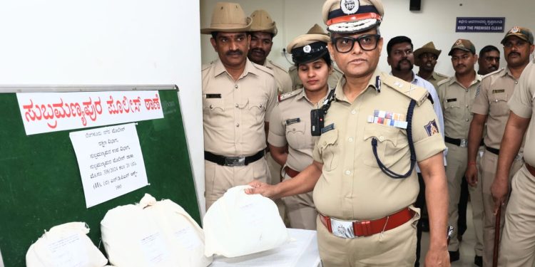 ನಿಷೇದಿತ ಮಾದಕ ವಸ್ತು ಗಾಂಜಾ ಮಾರಾಟ ಮಾಡುತ್ತಿದ್ದ ಓರ್ವ ವ್ಯಕ್ತಿಯ ಬಂಧನ,3 ಕೆ.ಜಿ 790 ಗ್ರಾಂ ಗಾಂಜಾ ವಶ, ಮೌಲ್ಯ 11,25 ಲಕ್ಷ.