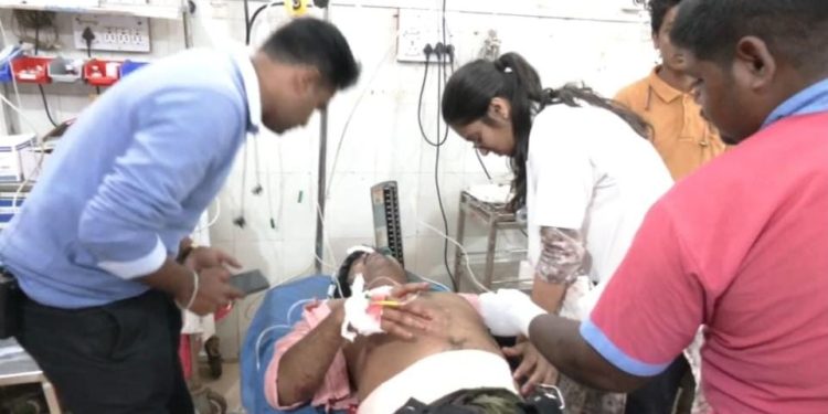 ಗಣೇಶ ವಿಸರ್ಜನೆ ಮೆರವಣಿಗೆ ವೇಳೆ ಮೂವರು ಯುವಕರ ಮೇಲೆ ಅಪರಿಚಿತರಿಂದ ಚಾಕು ಇರಿತ