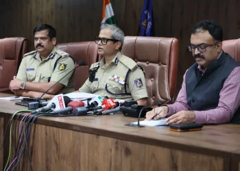 ಬೆಂಗಳೂರು ಪೊಲೀಸರು ಚಿನ್ನ ಮತ್ತು ನಗದು ವಶಪಡಿಸಿಕೊಂಡಿದ್ದಾರೆ, ಆಯುಕ್ತರು ಪತ್ರಿಕಾಗೋಷ್ಠಿ ನಡೆಸಿದರು