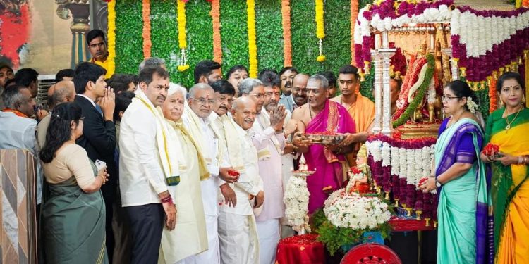 ಮೈಸೂರಿನಲ್ಲಿ ಸಿಎಂ ಸಿದ್ದರಾಮಯ್ಯ ದಸರಾ ಉದ್ಘಾಟಿಸಿದರು