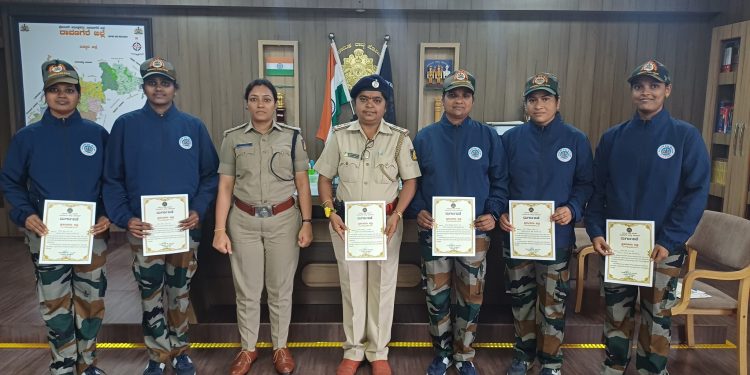 ಉತ್ತಮವಾಗಿ ಕಾರ್ಯನಿರ್ವಹಿಸುತ್ತಿರುವ ಪೊಲೀಸ್ ಅಧಿಕಾರಿಗೆ ಅಭಿನಂದನೆಗಳು