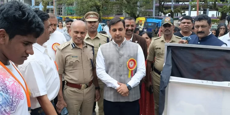 ದಕ್ಷಿಣ ವಲಯದ ಡಿಐಜಿ ಪೊಲೀಸ್ ಅಧಿಕಾರಿಗಳೊಂದಿಗೆ ಸಭೆ ನಡೆಸಿದರು