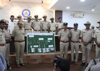 ಶಹಾಬಾದ್ ಪೊಲೀಸರು ಇಬ್ಬರನ್ನು ಬಂಧಿಸಿ 14.7 ಲಕ್ಷ ರೂ