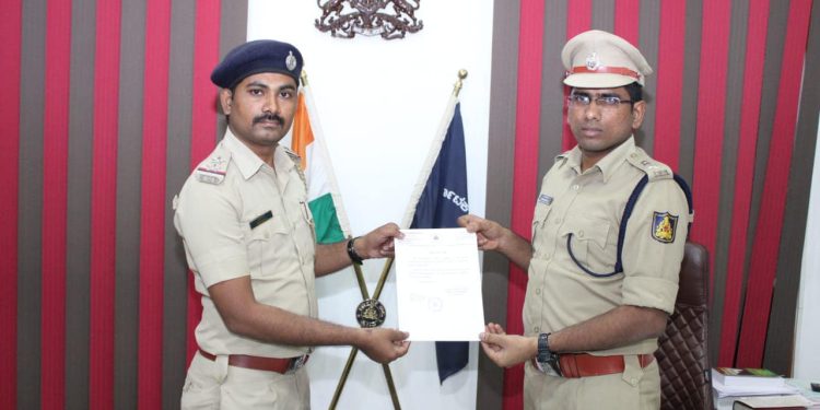 ಎಸ್ಪಿ ಅಡ್ಡೂರು ಶ್ರೀನಿವಾಸುಲು ಅತ್ಯುತ್ತಮ ಪ್ರದರ್ಶನಕ್ಕಾಗಿ ಸಾಮಾಜಿಕ ಮಾಧ್ಯಮ ಘಟಕವನ್ನು ಶ್ಲಾಘಿಸಿದರು