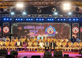 ಮಡಿಕೇರಿ ದಸರಾ ಸಮಿತಿ ವತಿಯಿಂದ 32 ಪೊಲೀಸ್ ಅಧಿಕಾರಿಗಳನ್ನು ಸನ್ಮಾನಿಸಲಾಯಿತು