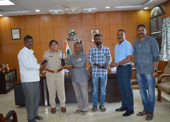 ಕಳೆದುಹೋದ ಮೊಬೈಲ್‌ಗಳನ್ನು ಮಾಲೀಕರಿಗೆ ಹಿಂದಿರುಗಿಸುವ ಜಿಲ್ಲಾ ಪೊಲೀಸರು