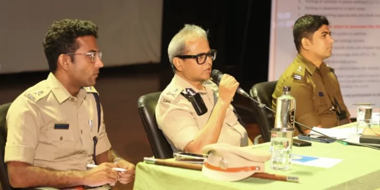 ಬೆಂಗಳೂರು ಪೊಲೀಸ್ ಆಯುಕ್ತರು ‘ಮೀಟ್ಬಿಸಿಪಿ’ ಕಾರ್ಯಕ್ರಮದಲ್ಲಿ ಸಾರ್ವಜನಿಕರೊಂದಿಗೆ ತೊಡಗಿಸಿಕೊಂಡಿದ್ದಾರೆ