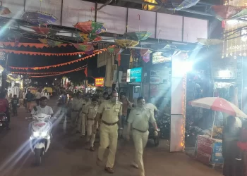 ಧಾರವಾಡ ಪೊಲೀಸರು ಪ್ರದೇಶ ಪರಿಚಿತ ನಡಿಗೆಯೊಂದಿಗೆ ಸಾರ್ವಜನಿಕ ತೊಡಗಿಸಿಕೊಳ್ಳುವಿಕೆಯನ್ನು ಹೆಚ್ಚಿಸುತ್ತಾರೆ