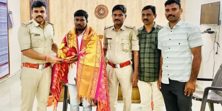 ಸೇಡಂನಲ್ಲಿ ಆದರ್ಶಪ್ರಾಯ ಪ್ರಾಮಾಣಿಕತೆಗಾಗಿ ಆಟೋ ಚಾಲಕನಿಗೆ ಸನ್ಮಾನ