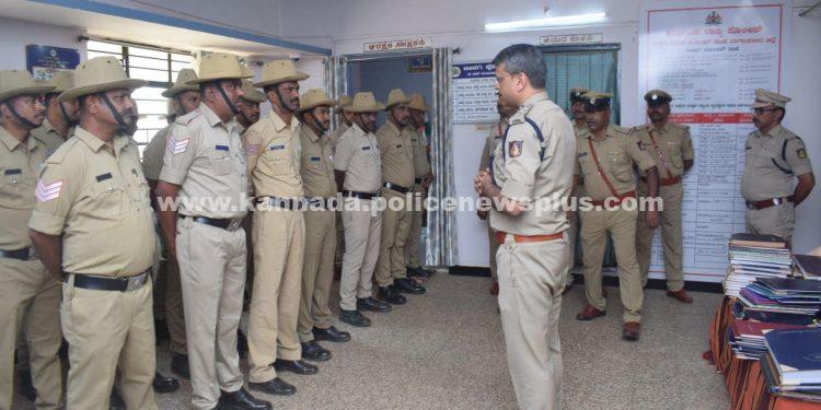 ಬೀಳಗಿ ಪೊಲೀಸ್ ಠಾಣೆಯನ್ನು ಐಜಿಪಿ ಚೇತನ್ ಸಿಂಗ್ ರಾಥೋಡ್ ಪರಿಶೀಲಿಸಿದರು