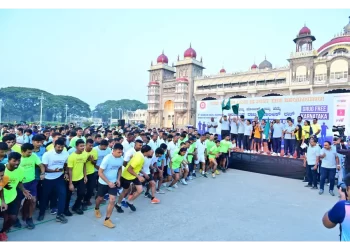 ಮೈಸೂರು ಅರಮನೆಯಲ್ಲಿ ಕರ್ನಾಟಕ ರಾಜ್ಯ ಪೊಲೀಸ್ ಓಟಕ್ಕೆ ದಕ್ಷಿಣ ವಲಯ ಡಿಐಜಿಪಿ ನೇತೃತ್ವ ವಹಿಸಿದ್ದಾರೆ