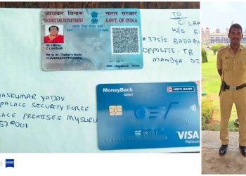 ಮೈಸೂರು ಅರಮನೆಯ ಭದ್ರತಾ ಸಿಬ್ಬಂದಿ ಪ್ರವಾಸಿಗರಿಗೆ ಸಹಾಯ ಮಾಡುತ್ತಾರೆ