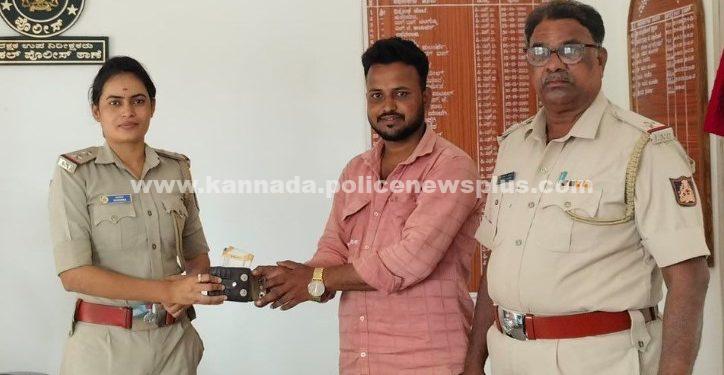 ರಟಕಲ್ ಪೊಲೀಸ್ ತಂಡದಿಂದ ಪರ್ಸ್ ವಶಪಡಿಸಿಕೊಂಡು ಹಿಂತಿರುಗಿಸಲಾಗಿದೆ