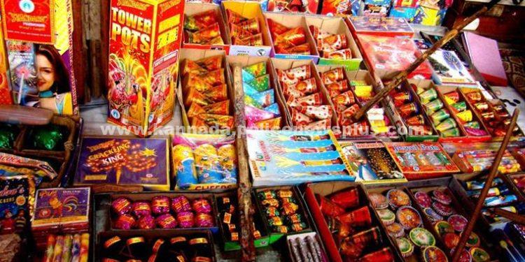 ಅಕ್ರಮ ಪಟಾಕಿ ದಾಸ್ತಾನು ವಶ; ಇಬ್ಬರ ಬಂಧನ