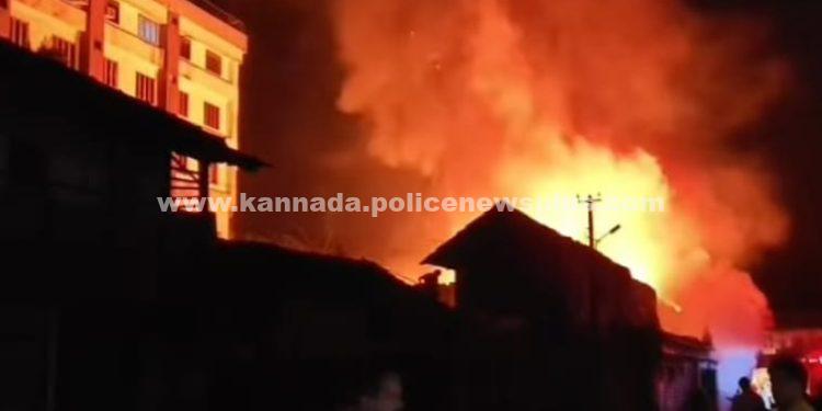 ಕುಂದಾಪುರದಲ್ಲಿ ಅಗ್ನಿ ಅವಘಡ: ನಾಲ್ಕು ಅಂಗಡಿಗಳು ಸುಟ್ಟು ಭಸ್ಮ