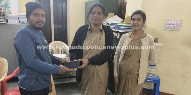 ಲಕ್ಷ್ಮೀಪುರಂ ಪೊಲೀಸರು ಕಳೆದುಹೋದ ಮೊಬೈಲ್ ಪತ್ತೆ