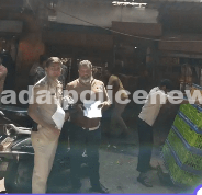 ಪುಟ್‌ಪಾತ ಅತಿಕ್ರಮಣೆ ತೆರವುಗೊಳಿಸಿದ ಪೊಲೀಸರು