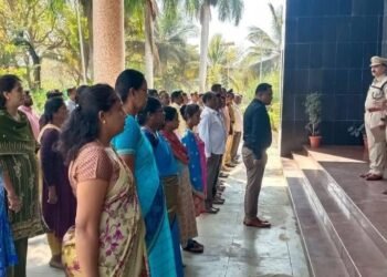 ಗಾಂಧೀಜಿ ಸ್ಮರಣೆಗೆ ಪೊಲೀಸ್ ಗೌರವ