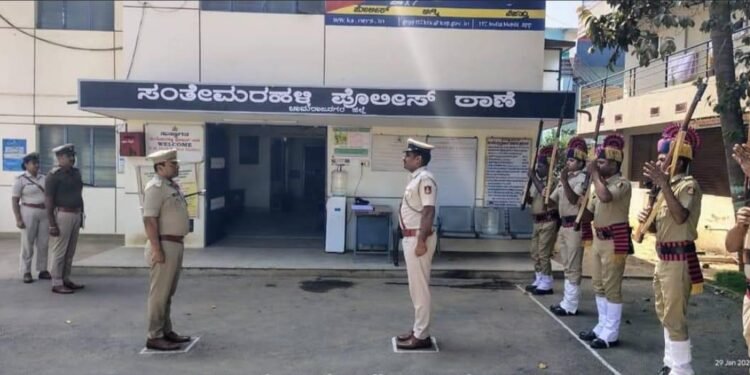 ಸಂತೇಮರಹಳ್ಳಿ ಠಾಣೆ ಕಾರ್ಯವೈಖರಿ ಪರಿಶೀಲನೆ