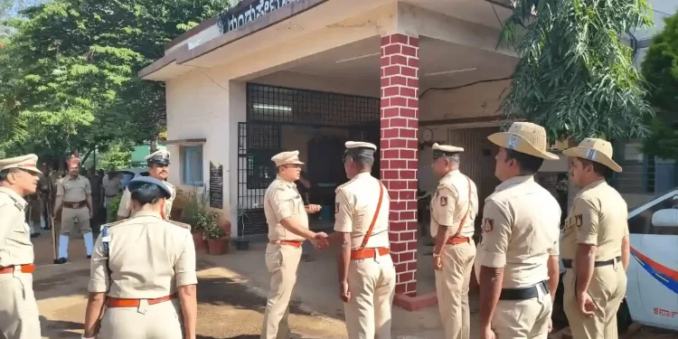 ಗುಂಡ್ಲುಪೇಟೆ ಪೊಲೀಸರು — ಠಾಣೆ ನಿರ್ವಹಣೆಗೆ ಮಾರ್ಗದರ್ಶನ