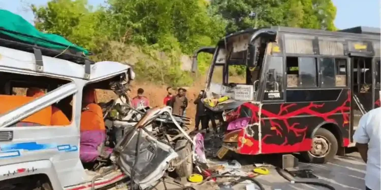 ಕಾರ್ಕಳ: ಭಾಸಗಿ ಬಸ್–ಟ್ರಕ್ಸ್ ವಾಹನದ ಮಧ್ಯೆ ಭೀಕರ ಅಪಘಾತ: ಮೂವರು ಮೃತ್ಯು, ಆರು ಮಂದಿಗೆ ಗಾಯ