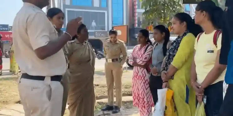 ಚಾಮುಂಡಿ ಮಹಿಳಾ ಸುರಕ್ಷಾ ಪಡೆ ವಿಶೇಷ ಗಸ್ತು