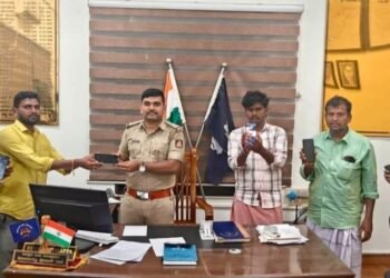 ಕಾಣೆಯಾದ ಮೊಬೈಲ್ ಫೋನ್ಗಳನ್ನು ವಶಪಡಿಸಿಕೊಂಡ ತೋರಣಗಲ್ಲು ಪೊಲೀಸರು