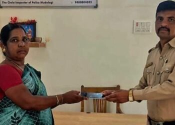 ಕುಲ್ಗೋಡ ಪೊಲೀಸರು ಕಳೆದುಹೋದ ಮೊಬೈಲ್ ಫೋನ್‌ಗಳನ್ನು ಮಾಲೀಕರಿಗೆ ಹಿಂದಿರುಗಿಸಿದ್ದಾರೆ