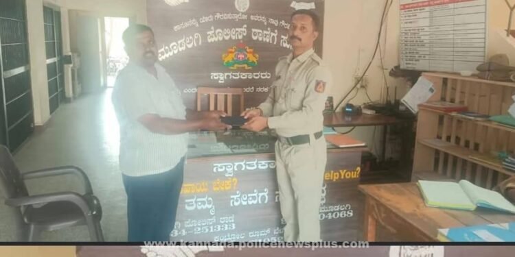 ಮೂಡಲಗಿ ಪೊಲೀಸರಿಂದ ಫೋನ್ ವಾಪಸ್