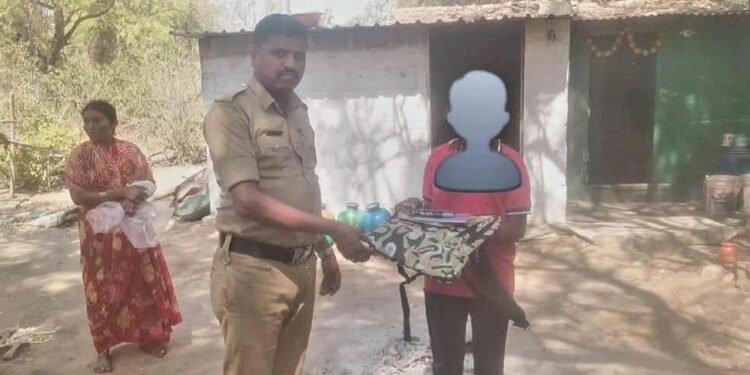 ಬಾಲಕಿ ಹಕ್ಕಿಗೆ ಪೊಲೀಸ್ ಬೆಂಬಲ