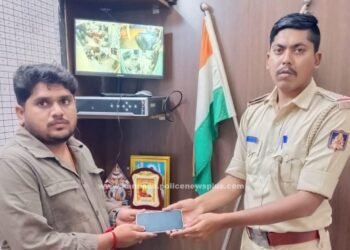 ಕಳೆದು ಹೋದ ಮೊಬೈಲ್ ವಾಪಸ್ ನೀಡಿದ ಚಿಕ್ಕಬಳ್ಳಾಪುರ ಪೊಲೀಸರು