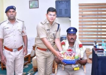 ಕೆಜಿಎಫ್ ಪೊಲೀಸರಿಂದ ನಿವೃತ್ತ ಅಧಿಕಾರಿಗೆ ಸನ್ಮಾನ
