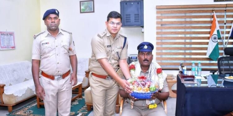 ಕೆಜಿಎಫ್ ಪೊಲೀಸರಿಂದ ನಿವೃತ್ತ ಅಧಿಕಾರಿಗೆ ಸನ್ಮಾನ