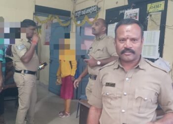 ERV ಸಿಬ್ಬಂದಿಯಿಂದ ಮಹಿಳೆ ರಕ್ಷಣೆ