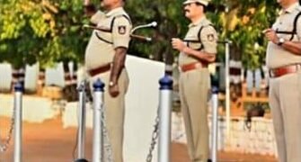 ಶಿಷ್ಟಾಚಾರದಿಂದ ಡಿಎಆರ್ ಪರೇಡ್