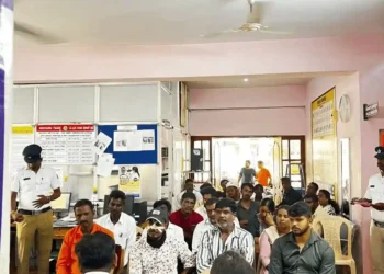 ರಸ್ತೆ ಸುರಕ್ಷತೆ ಜಾಗೃತಿ ಮೂಡಿಸಲು ವಿ.ವಿ. ಪುರಂ ಸಂಚಾರ ಪೊಲೀಸರು