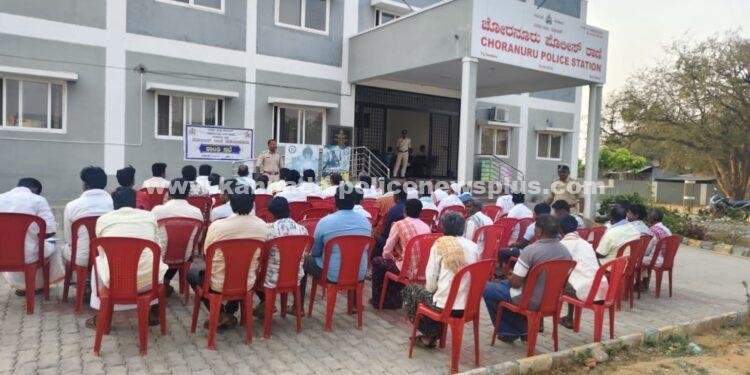 ಪೊಲೀಸರು ಹಬ್ಬದ ಶಾಂತಿ ಸಭೆ ನಡೆಸಿದರು