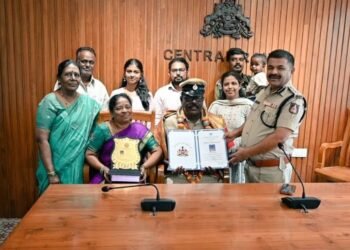 ನಿವೃತ್ತ ಅಧಿಕಾರಿಗಳಿಗೆ ಕೃತಜ್ಞತೆ ಸಲ್ಲಿಸಲಾಯಿತು