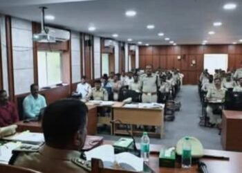 ಬೆಂಗಳೂರು ಪೊಲೀಸರು ಅಪರಾಧ ಪರಿಶೀಲನಾ ಸಭೆ ನಡೆಸಿದರು.