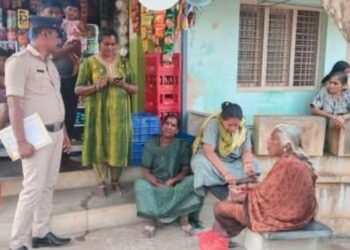 ಪೊಲೀಸರು ಸಮುದಾಯ ಜಾಗೃತಿ ಅಭಿಯಾನ ನಡೆಸಿದರು