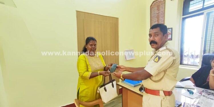 ಕಳೆದುಹೋದ ಮೊಬೈಲ್ ಅನ್ನು ಮರಳಿ ಪಡೆಯಲಾಗಿದೆ, ತಕ್ಷಣ ಹಿಂತಿರುಗಿಸಲಾಗಿದೆ