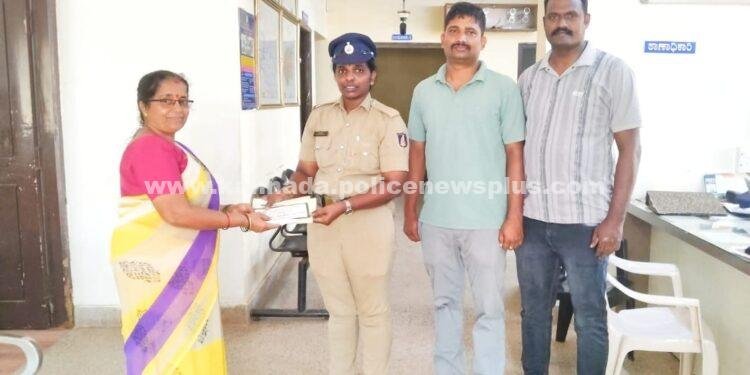 ಬ್ರಹ್ಮಾವರ ಪೊಲೀಸರು ಕಳೆದುಹೋದ ಪರ್ಸ್ ವಶಪಡಿಸಿಕೊಂಡಿದ್ದಾರೆ