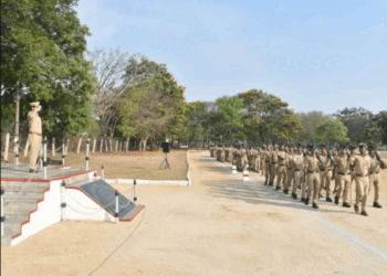 ಕೆಜಿಎಫ್ ಪೊಲೀಸ್ ಪರೇಡ್ ಪರಿಶೀಲನೆ, ಮಾರ್ಗದರ್ಶನ ಬಿಡುಗಡೆ