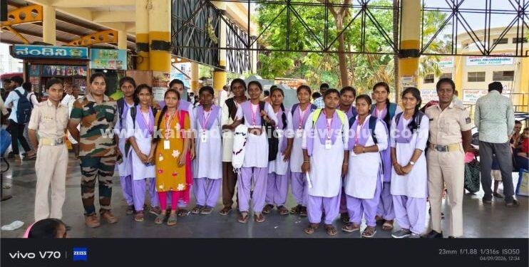 ಪೊಲೀಸರು ಜಾಗೃತಿಯ ಮೂಲಕ ಹುಡುಗಿಯರನ್ನು ಸಬಲೀಕರಣಗೊಳಿಸಿದರು